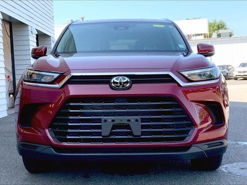 Used 2025 Toyota Grand Highlander AWD image 8