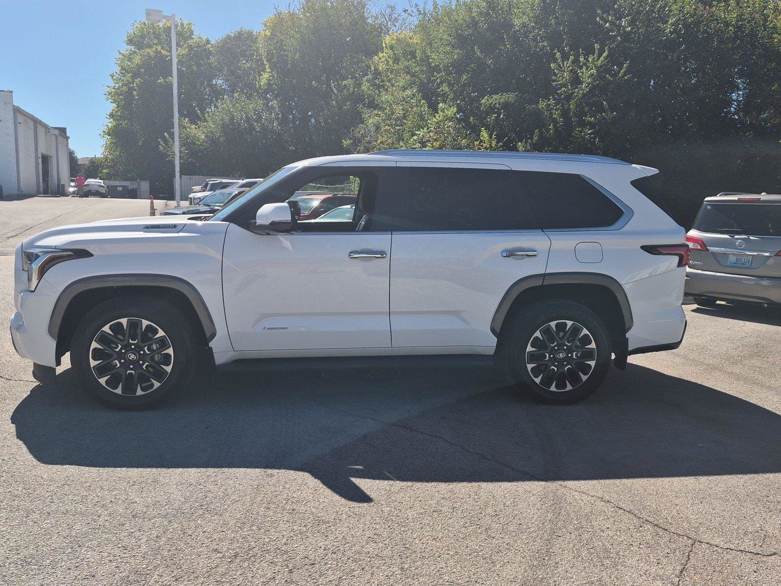 Used 2025 Toyota Sequoia Limited AWD/4WD image 2