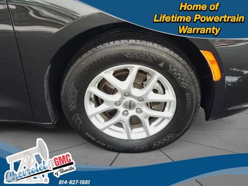 Used 2022 Chrysler Pacifica Touring-L image 33