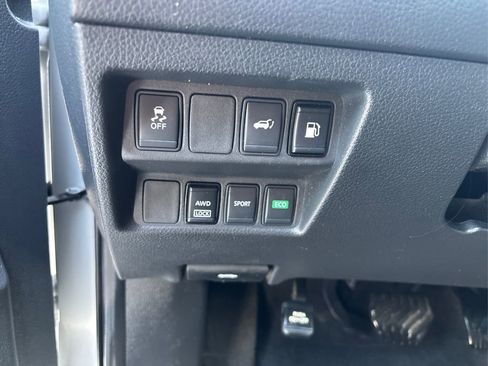 Used 2018 Nissan Rogue SV image 36