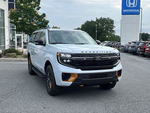 Used 2026 Ford Expedition Tremor AWD/4WD image 1