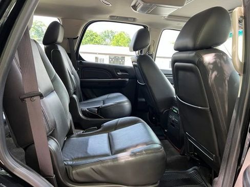 Used 2013 Cadillac Escalade Premium AWD/4WD image 19