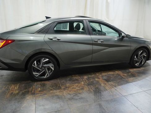 Certified 2025 Hyundai Elantra SEL image 4