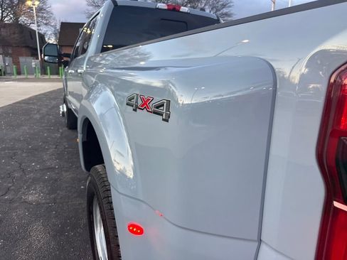 Used 2025 Ford F350 Platinum w/ Platinum Plus Package image 16