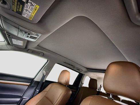 Used 2018 Toyota Highlander Limited Platinum FWD image 26