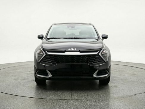 Used 2025 Kia Sportage LX image 2