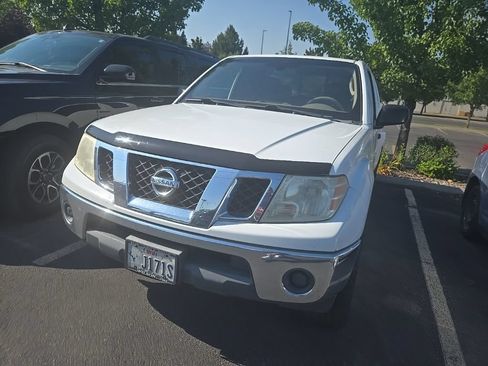Used 2009 Nissan Frontier SE w/ SE Value Truck Pkg AWD/4WD image 3