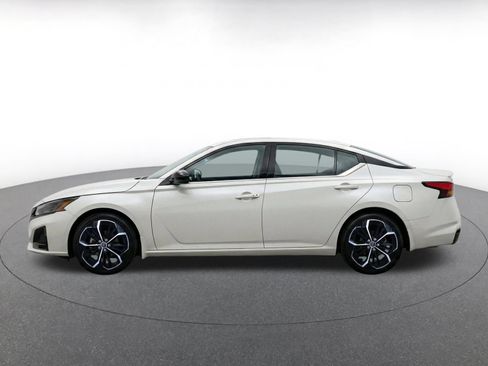 Used 2025 Nissan Altima 2.5 SR FWD image 4