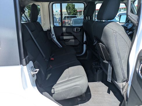 Used 2020 Jeep Wrangler Unlimited Sahara AWD/4WD image 29