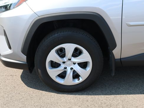 Used 2024 Toyota RAV4 LE AWD/4WD image 8