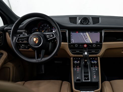 Certified 2026 Porsche Macan AWD/4WD image 13