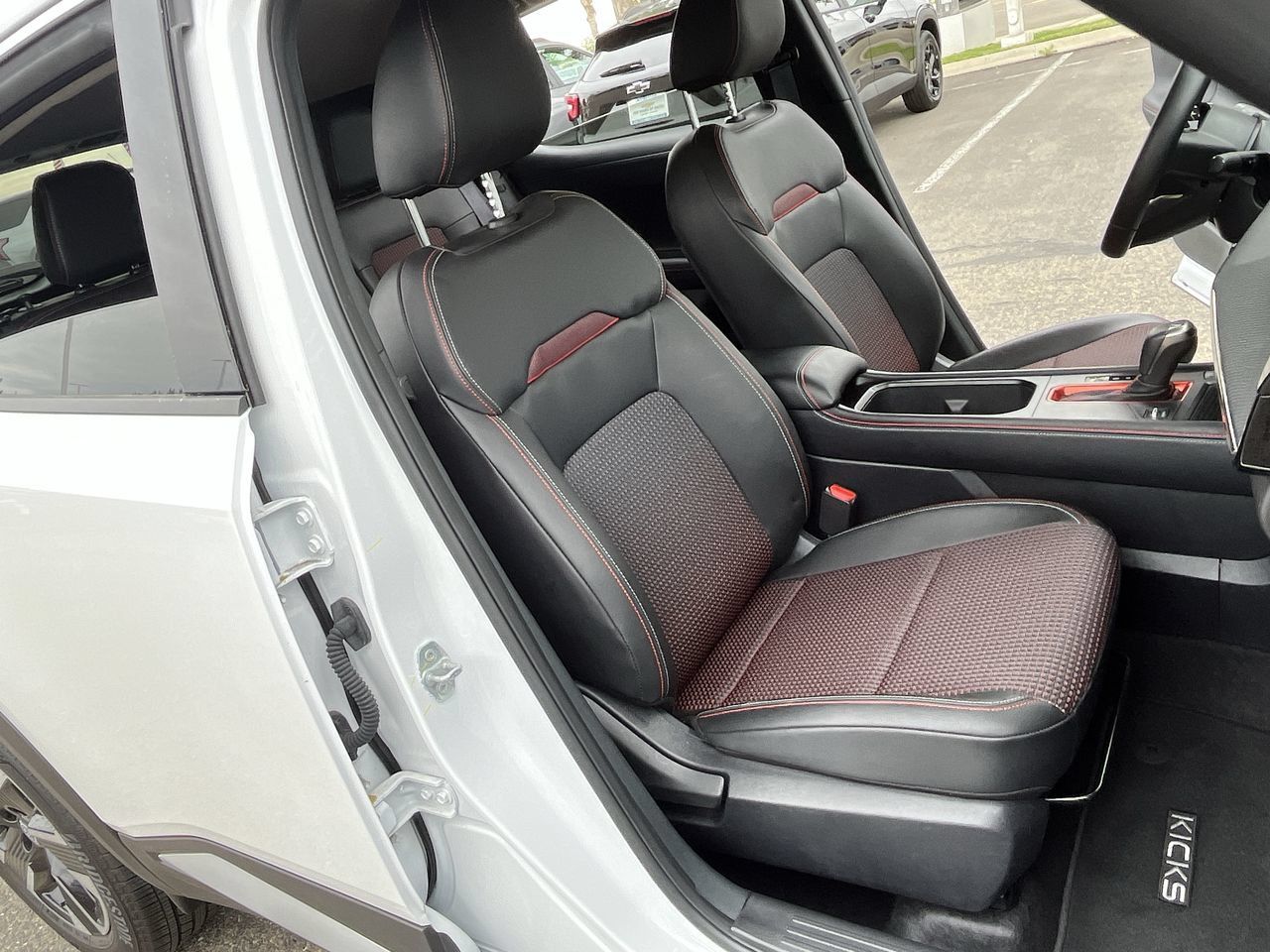 Used 2025 Nissan Kicks SR AWD/4WD image 24