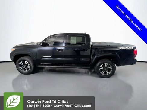 Used 2018 Toyota Tacoma TRD Sport w/ Technology Package image 6