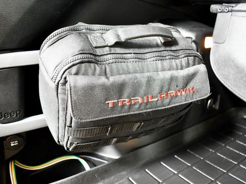 Used 2017 Jeep Cherokee Trailhawk w/ Comfort/Convenience Group image 17