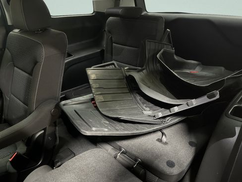 Used 2023 GMC Acadia SLE w/ Driver Convenience Package image 30