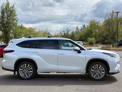 Used 2026 Toyota Highlander Platinum AWD/4WD image 6
