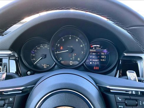 Used 2025 Porsche Macan image 25
