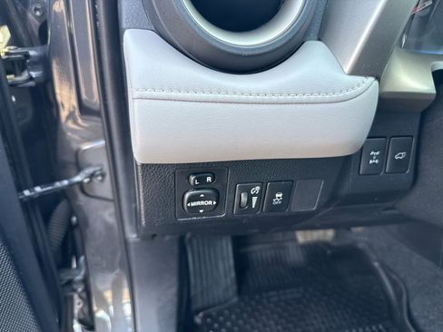 Used 2013 Toyota RAV4 Limited image 27