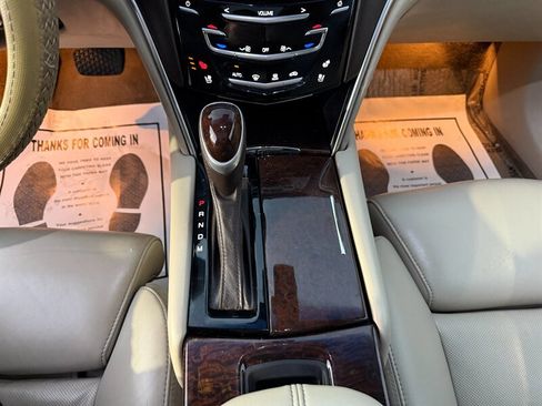 Used 2013 Cadillac XTS Premium image 21