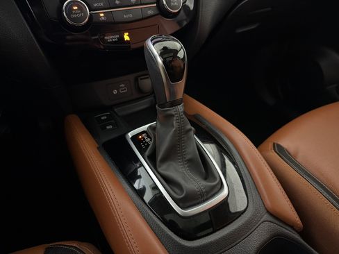 Used 2019 Nissan Rogue SL w/ Premium Package FWD image 15