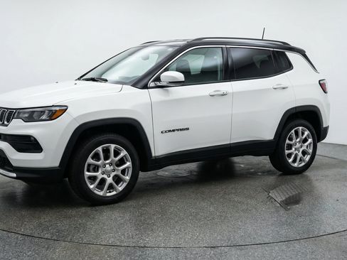 Used 2025 Jeep Compass Limited AWD/4WD image 3