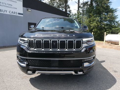 Used 2022 Jeep Wagoneer Series III w/ Premium Group I AWD/4WD image 2