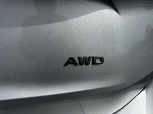 Used 2024 Nissan Rogue S AWD/4WD image 9