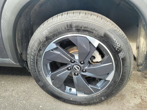 Used 2024 Nissan Rogue SV AWD/4WD image 8