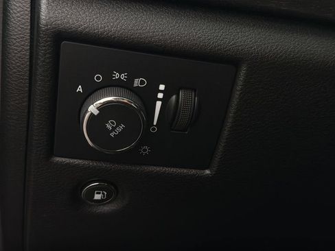 Used 2018 Jeep Grand Cherokee Laredo AWD/4WD image 34