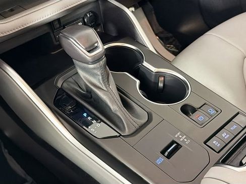 Used 2021 Toyota Highlander XLE image 16