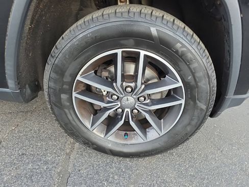 Used 2018 Jeep Grand Cherokee Limited AWD/4WD image 11