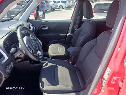 Used 2019 Jeep Renegade Latitude FWD image 9