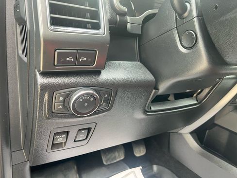 Used 2019 Ford F150 Lariat w/ Equipment Group 502A Luxury AWD/4WD image 13
