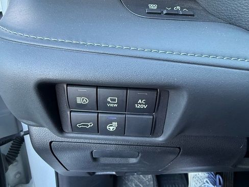 Used 2023 Toyota Highlander Limited image 12