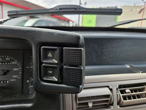 Used 1992 Ford Mustang LX image 17