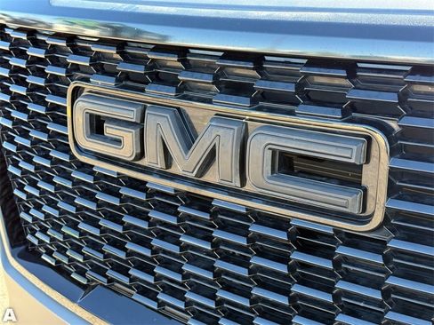 Used 2021 GMC Yukon XL SLT image 32