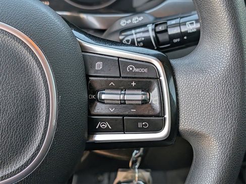Used 2023 Kia Sorento LX image 21