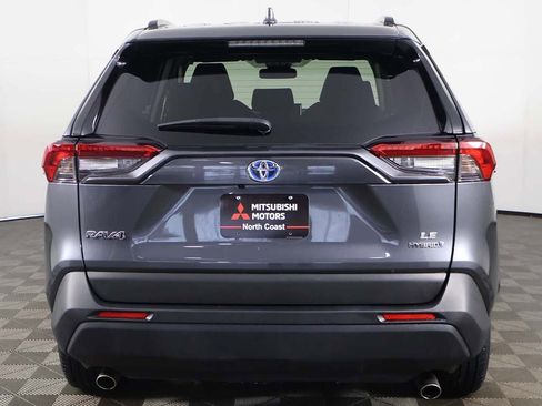 Used 2022 Toyota RAV4 LE image 9