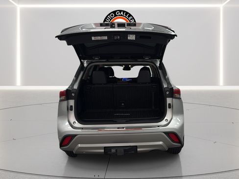 Used 2021 Toyota Highlander Platinum AWD/4WD image 9