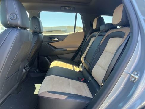 Used 2025 Chevrolet Equinox ACTIV w/ Safety and Technology Package AWD/4WD image 9