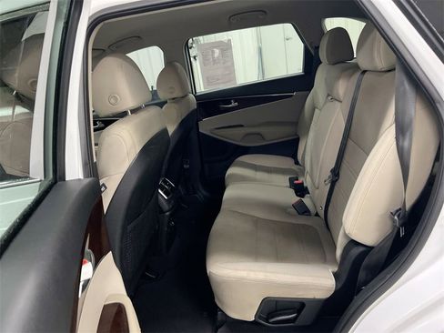 Used 2018 Kia Sorento LX image 21
