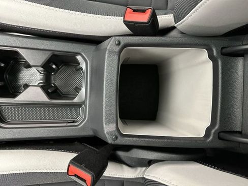 Certified 2025 Volkswagen Taos SE image 22