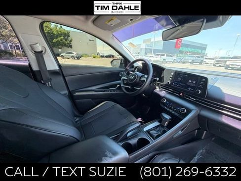 Used 2022 Hyundai Elantra SEL w/ Preferred Accessory Package FWD image 18