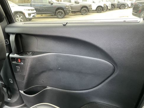 Used 2025 Chrysler Pacifica Limited image 35