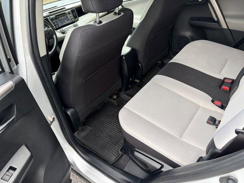 Used 2016 Toyota RAV4 XLE AWD/4WD image 30