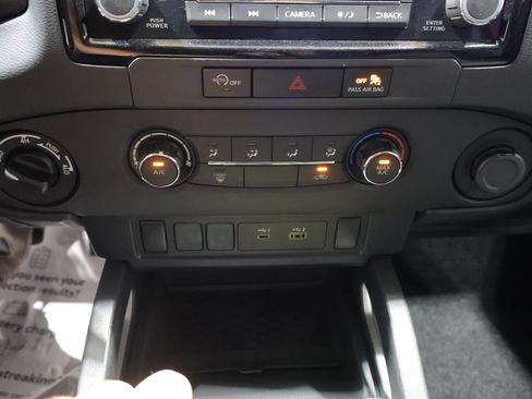 Used 2024 Nissan Frontier SV AWD/4WD image 27
