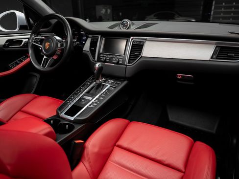 Used 2016 Porsche Macan Turbo AWD/4WD image 60