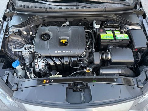 Used 2018 Hyundai Elantra SEL image 18