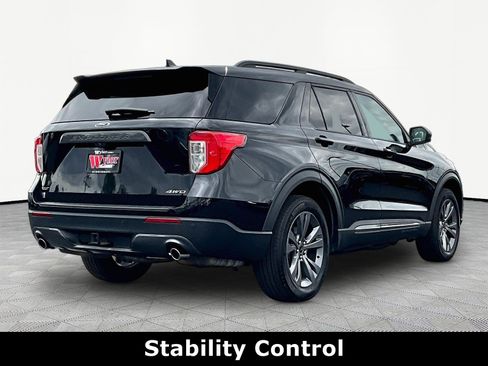 Used 2022 Ford Explorer XLT w/ Equipment Group 202A AWD/4WD image 6