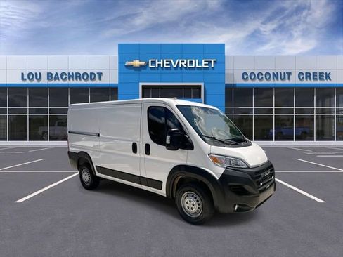 Used 2025 RAM ProMaster 2500 w/ Convenience Group FWD image 2